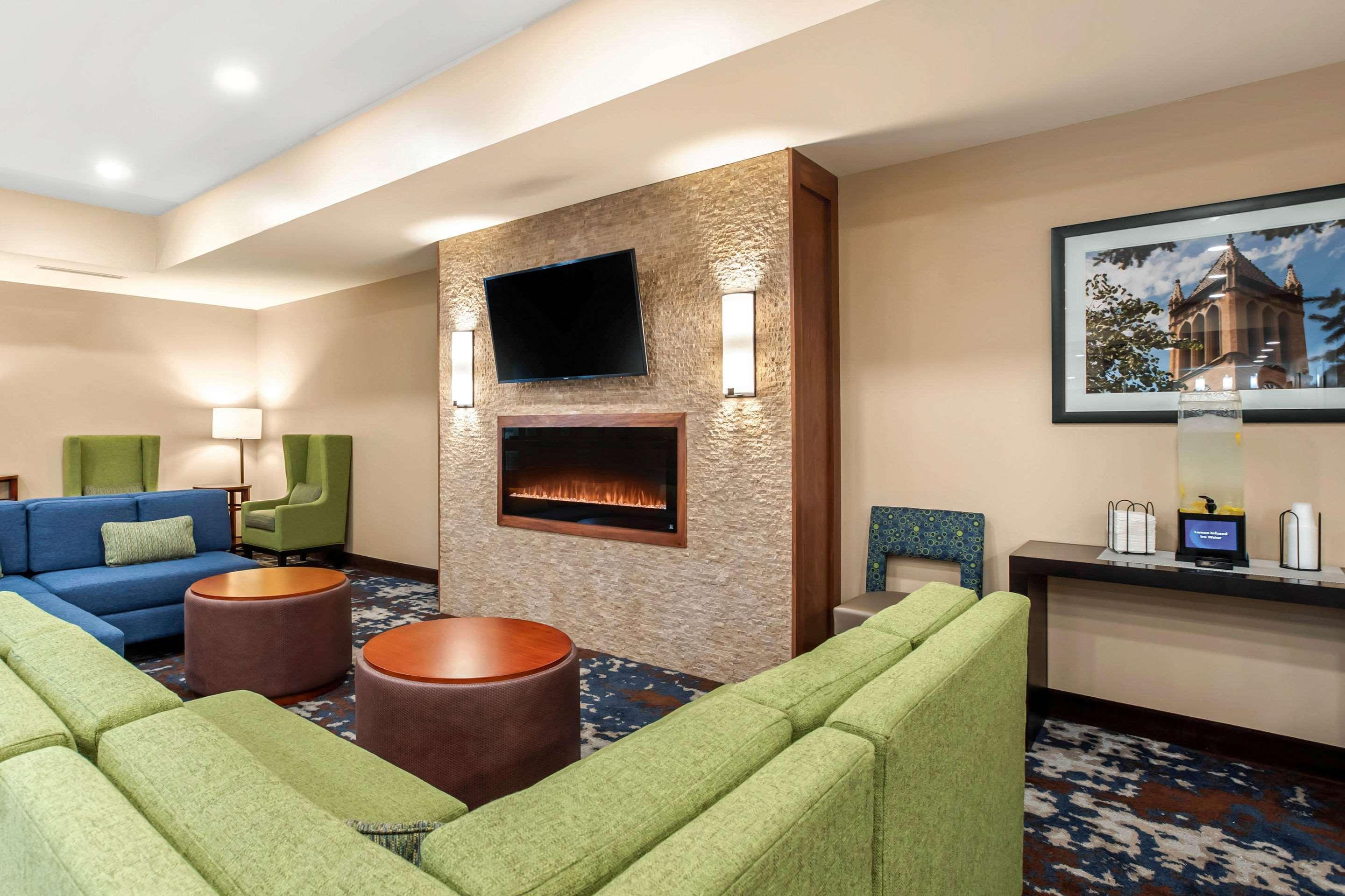 Comfort Inn & Suites Ames Near Isu Campus Kültér fotó