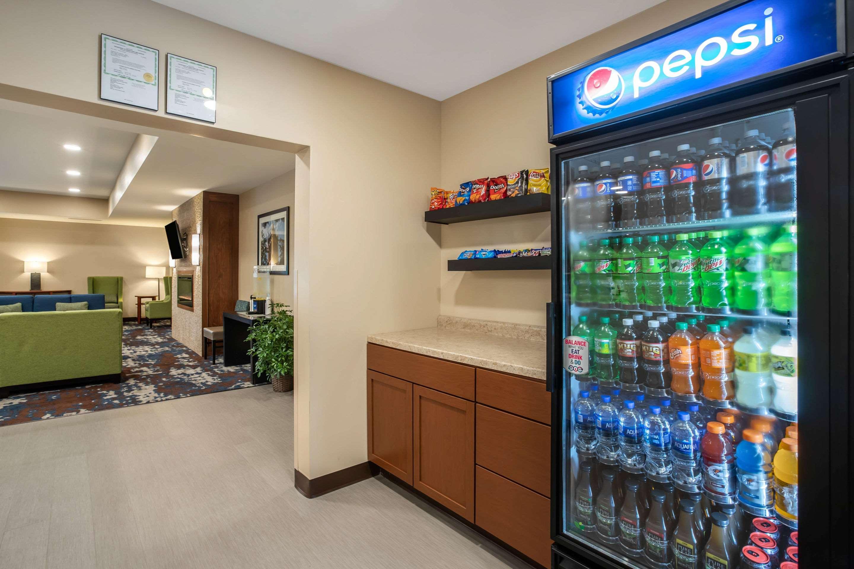 Comfort Inn & Suites Ames Near Isu Campus Kültér fotó