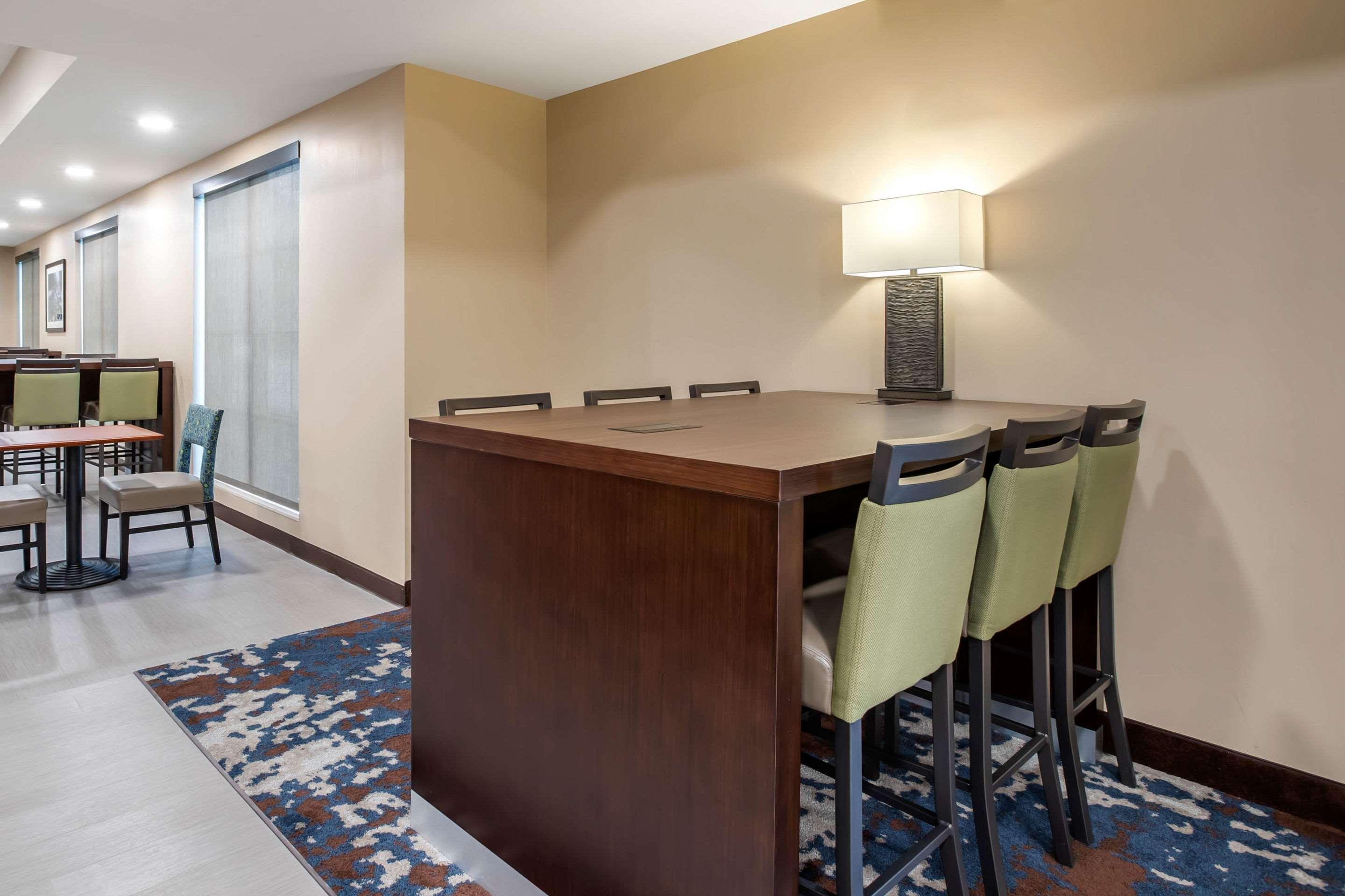 Comfort Inn & Suites Ames Near Isu Campus Kültér fotó