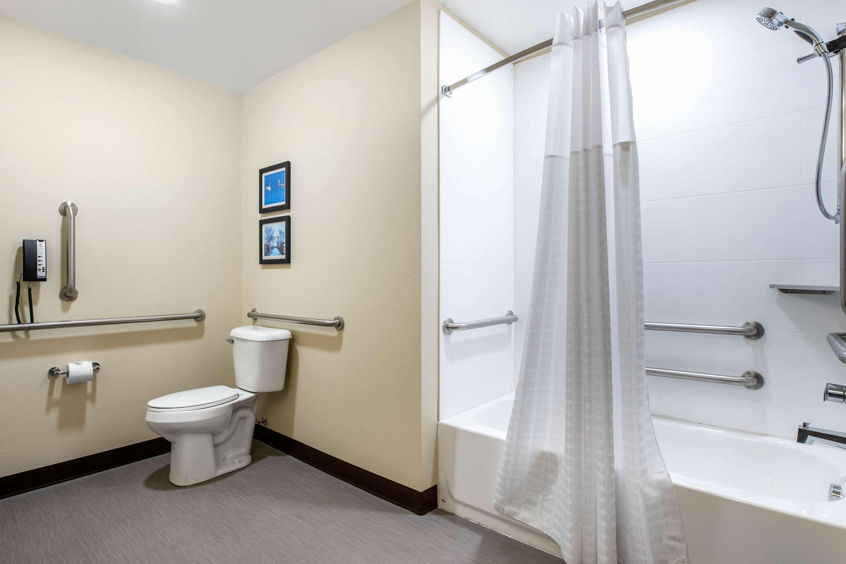 Comfort Inn & Suites Ames Near Isu Campus Kültér fotó